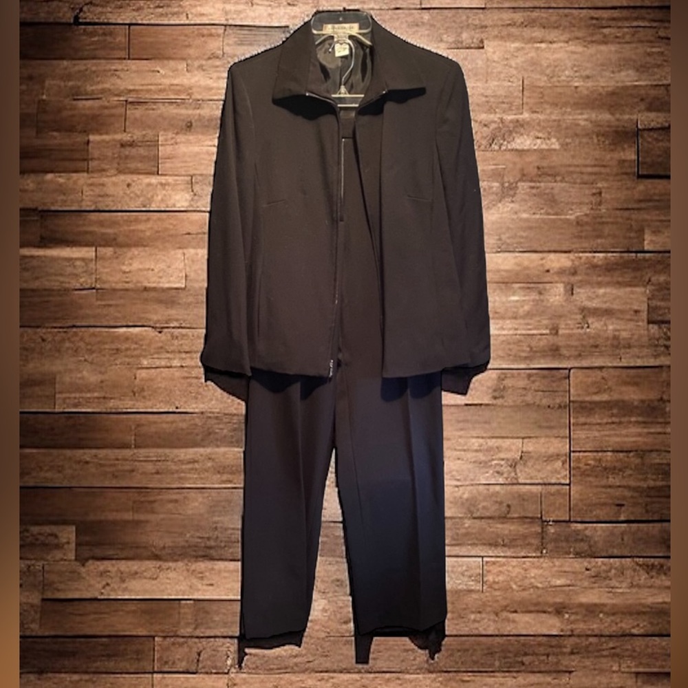 3/$15 Pursuits, Ltd. Black Zip Front Pantsuit